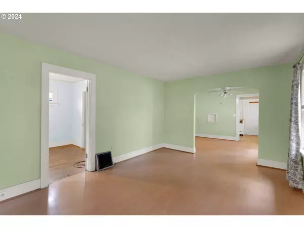 1214 NE 71ST AVE, Portland, OR 97213