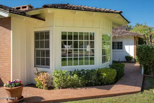 77 E OCOTILLO Road, Phoenix, AZ 85012