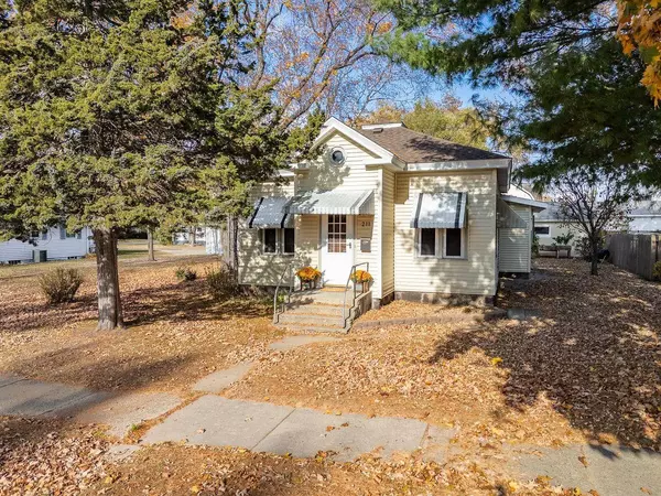 211 E Marion Street, Portage, WI 53901