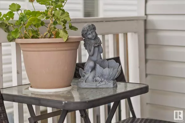 15806 139 ST NW, Edmonton, AB T6V 1S5