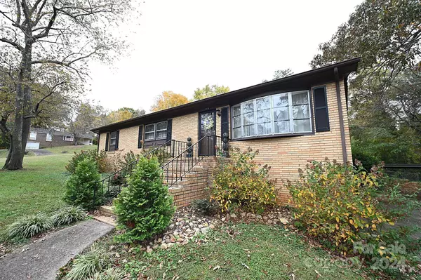 1515 10th Street PL NW, Hickory, NC 28601