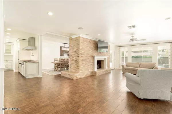 77 E OCOTILLO Road, Phoenix, AZ 85012