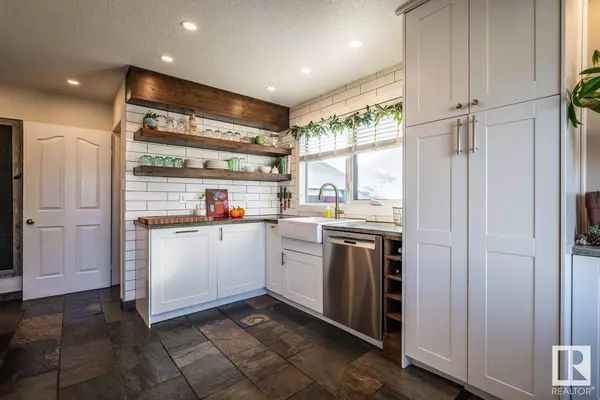 3111 112 AV NW, Edmonton, AB T5W 0M1