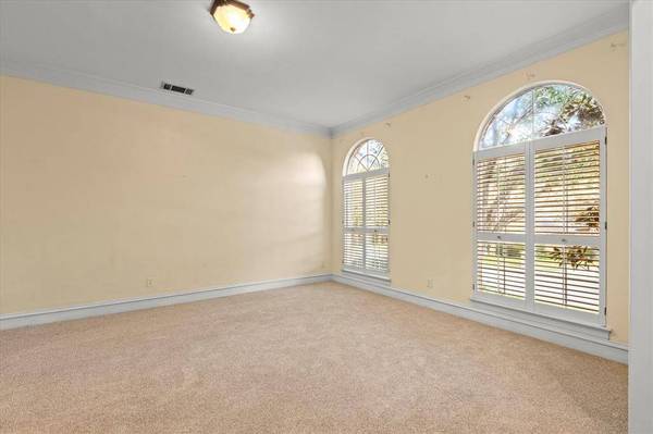 2117 S Creekside Circle S, Irving, TX 75063