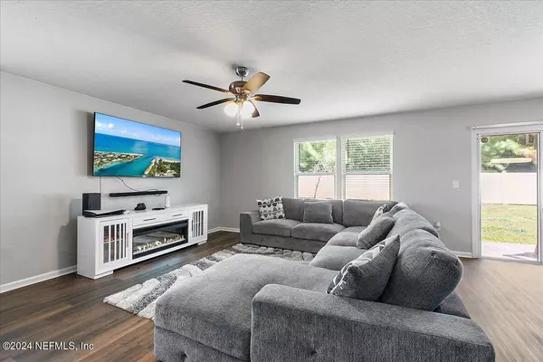 2411 SOTTERLEY LN, Jacksonville, FL 32220