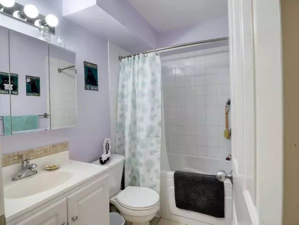 4904 54 ST W #102, Red Deer, AB T4N 2G8