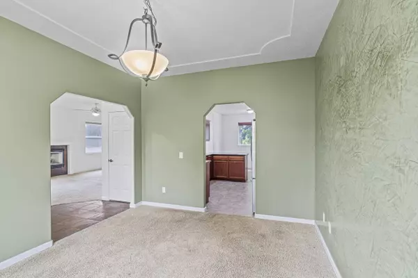 943 Crystal DR, Eagle Point, OR 97524