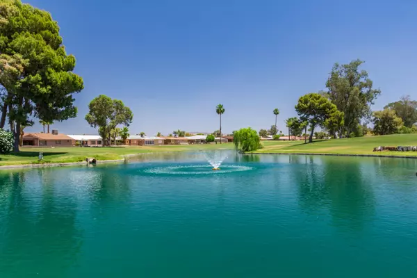 Sunland Village Lake
