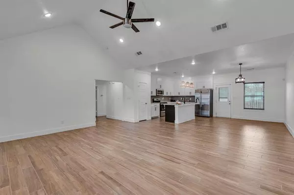 5418 Stonegate Circle, Granbury, TX 76048