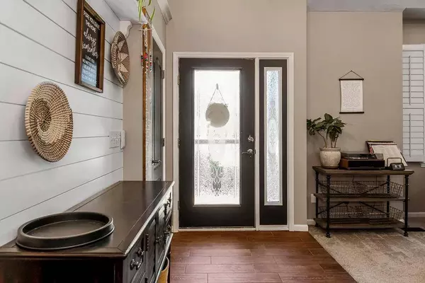 906 N 2nd ST #E, Louisburg, KS 66053