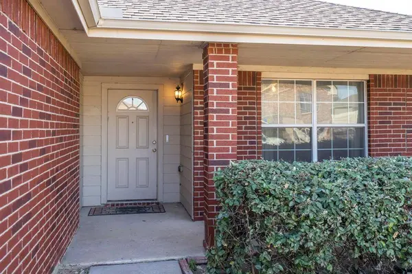 8421 Shallow Creek Drive, Fort Worth, TX 76179