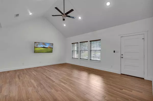 5418 Stonegate Circle, Granbury, TX 76048