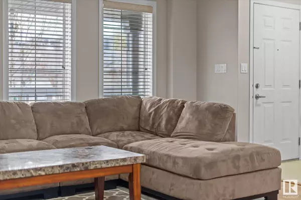 15806 139 ST NW, Edmonton, AB T6V 1S5