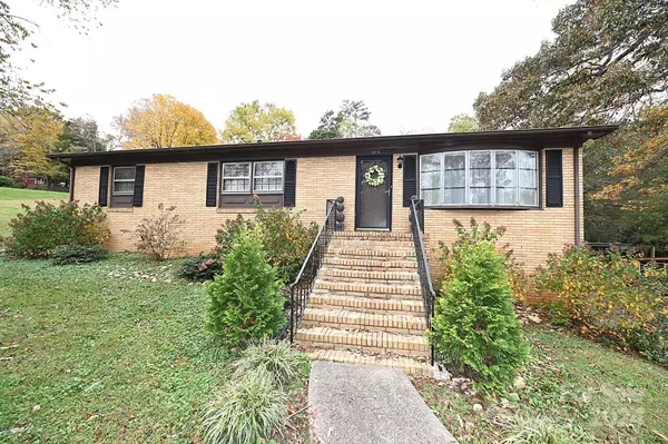 1515 10th Street PL NW, Hickory, NC 28601