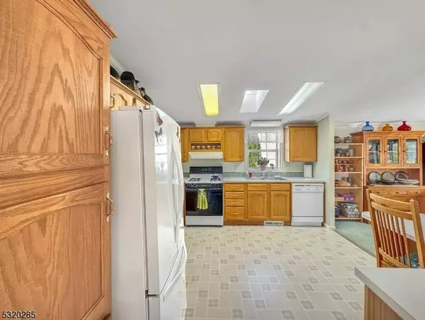 4 Nightingale Court, White Twp., NJ 07823