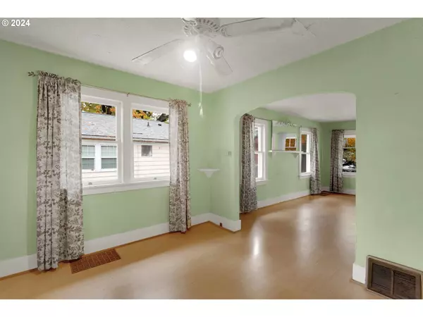 1214 NE 71ST AVE, Portland, OR 97213