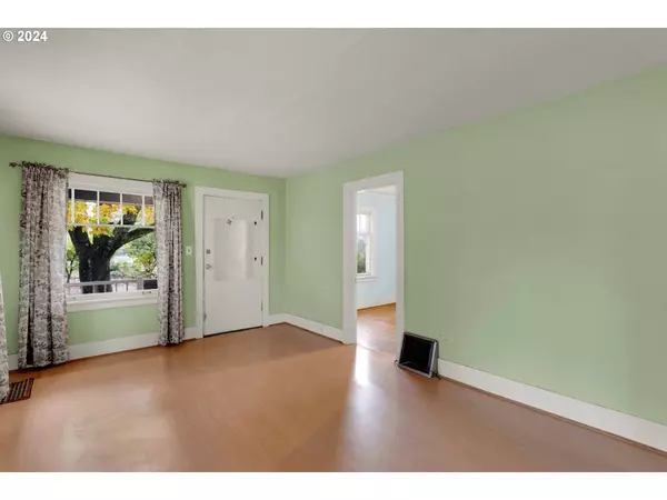 1214 NE 71ST AVE, Portland, OR 97213