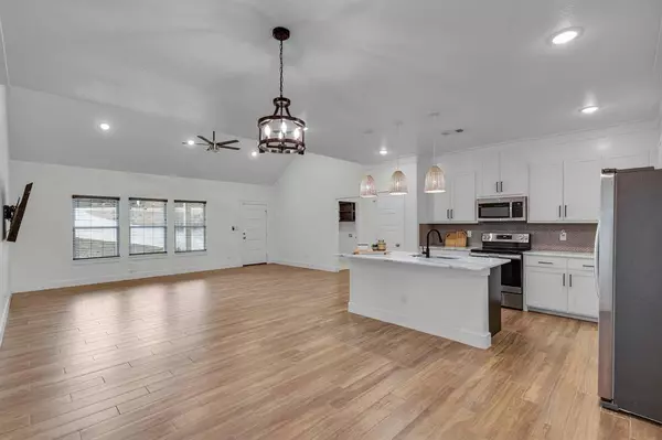 5418 Stonegate Circle, Granbury, TX 76048