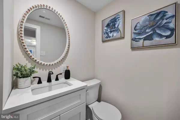 616 GLEN CT, Blackwood, NJ 08012