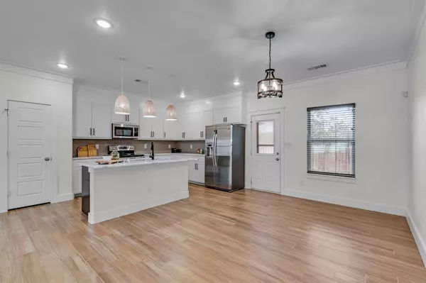 5418 Stonegate Circle, Granbury, TX 76048