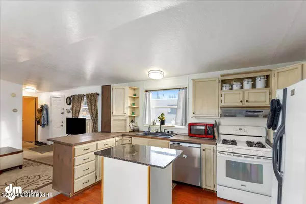 9499 Brayton DR #8, Anchorage, AK 99507