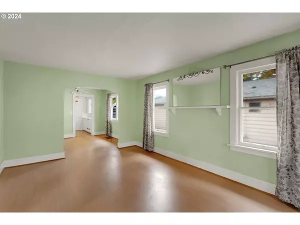 1214 NE 71ST AVE, Portland, OR 97213