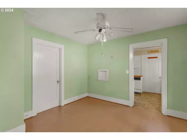 1214 NE 71ST AVE, Portland, OR 97213