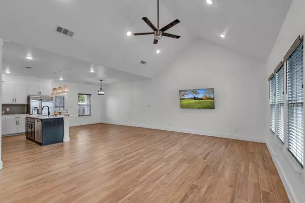 5418 Stonegate Circle, Granbury, TX 76048