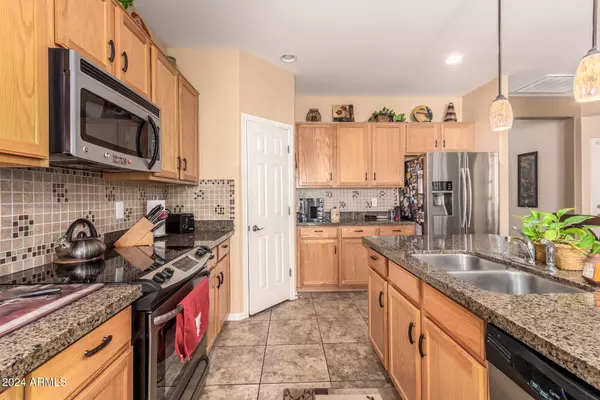 6474 S Claiborne Avenue, Gilbert, AZ 85298