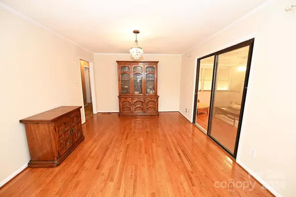 1515 10th Street PL NW, Hickory, NC 28601