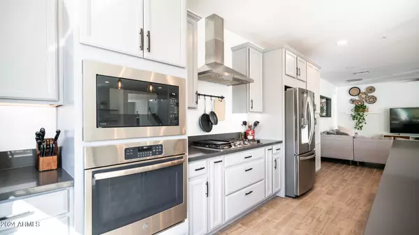 3855 E SHANNON Street, Gilbert, AZ 85295