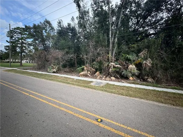 27 JEAN LAFITTE BLVD, Jean Lafitte, LA 70036