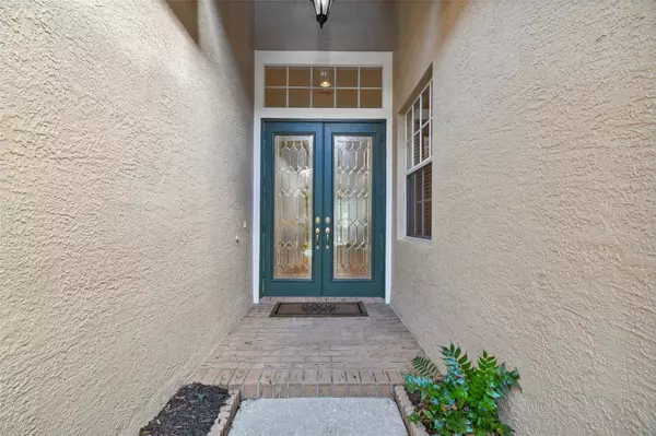 9615 GREENPOINTE DR, Tampa, FL 33626