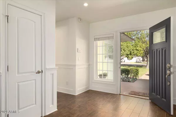 77 E OCOTILLO Road, Phoenix, AZ 85012