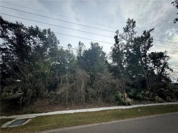 27 JEAN LAFITTE BLVD, Jean Lafitte, LA 70036