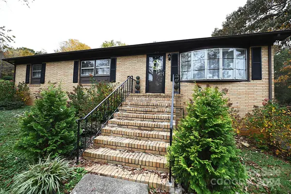 1515 10th Street PL NW, Hickory, NC 28601