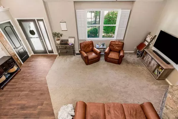 906 N 2nd ST #E, Louisburg, KS 66053