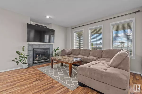 15806 139 ST NW, Edmonton, AB T6V 1S5