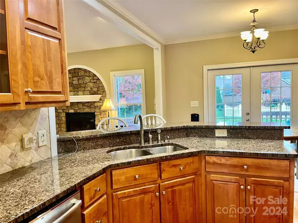 1820 31st Avenue LN NE, Hickory, NC 28601