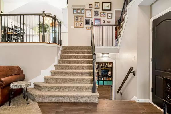 906 N 2nd ST #E, Louisburg, KS 66053