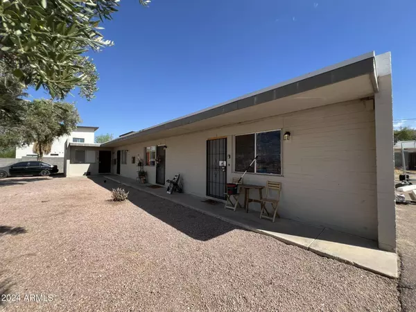 811 E SIESTA Drive, Phoenix, AZ 85042