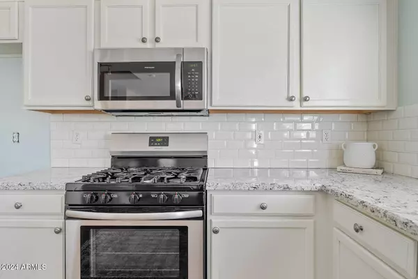 8866 E SHANGRI LA Road, Scottsdale, AZ 85260