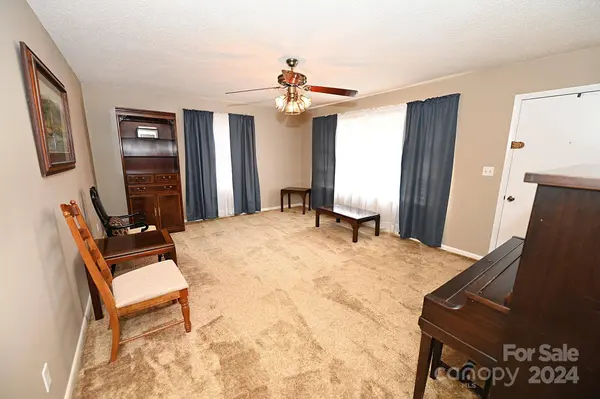 1515 10th Street PL NW, Hickory, NC 28601