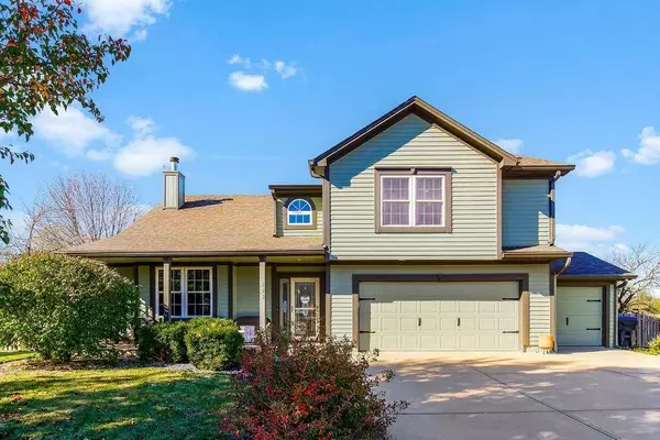 906 N 2nd ST #E, Louisburg, KS 66053