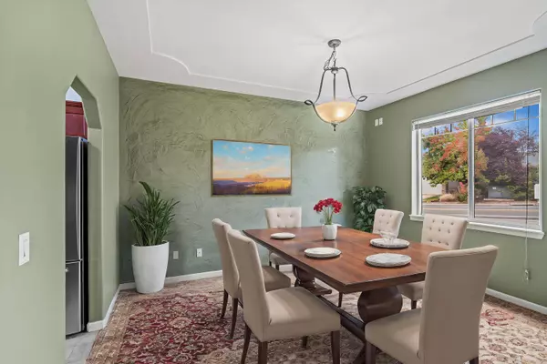 943 Crystal DR, Eagle Point, OR 97524