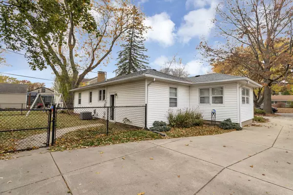 3819 Pinecrest RD, Rockford, IL 61107