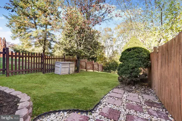 2565 WOODMONT DR, York, PA 17404