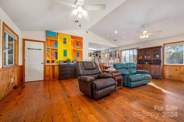 710 Smith Waldrop RD, Columbus, NC 28722