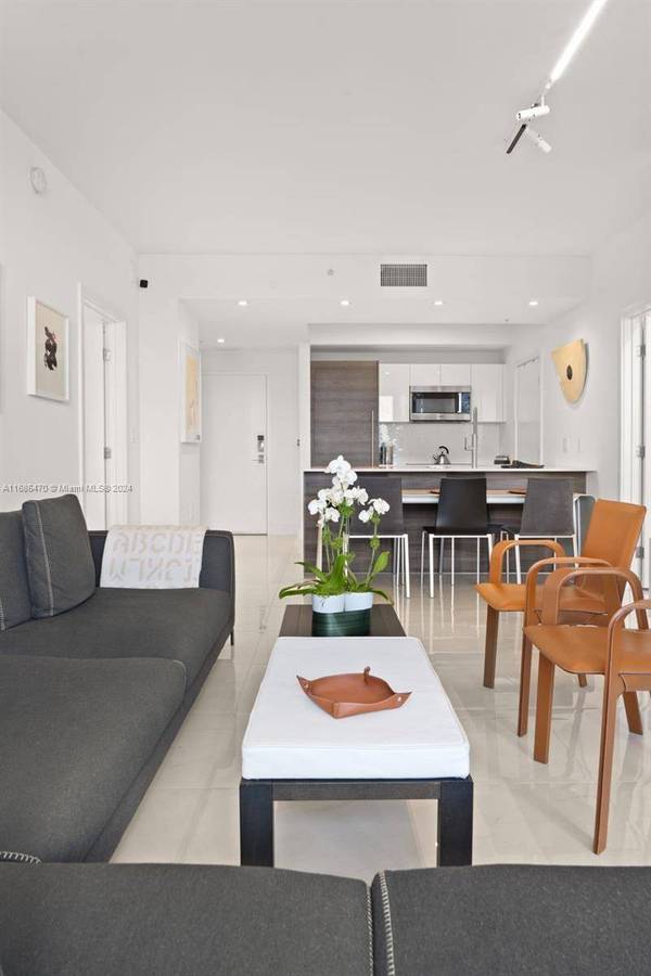 301 Altara Ave #619, Coral Gables, FL 33146