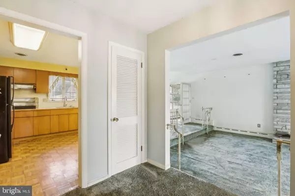 2236 PENNINGTON RD, Trenton, NJ 08638